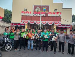 Kapolresta Pati Beri Bantuan Sembako dan Tali Asih untuk Komunitas Ojol