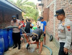 Polisi Pati Salurkan Air Bersih untuk Warga Sambirejo yang Terdampak Kekeringan
