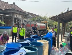 Musim Kemarau Pajang, Polisi Pati Distribusikan 13 Ribu Liter Air Bersih ke Mojoluhur