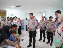 Kunjungi Anak Penderita CTEV di RS Bhayangkara Semarang, Kapolda Jateng Berikan Semangat dan Tumbuhkan Harapan Bisa Beraktivitas Normal Lagi
