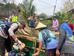 Kemarau Panjang, Polisi Pati Bantu 24 Ribu Liter Air Bersih ke Warga Kletek