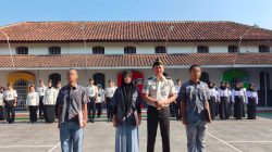 Bangga, Kepala LPKA Kutoarjo Serahkan Piagam Penghargaan Paskibraka Kepada 3 Anak Binaan