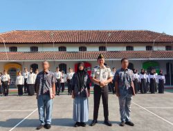 Bangga, Kepala LPKA Kutoarjo Serahkan Piagam Penghargaan Paskibraka Kepada 3 Anak Binaan