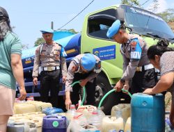 Peringati HUT ke-24 Propam Polri, Bid Propam Polda Jateng Salurkan Puluhan Ribu Liter Air Bersih untuk Warga Terdampak Kekeringan