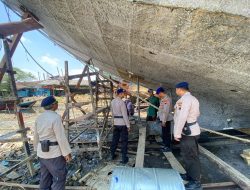 SIPOLACEKAL Polisi Pati Cegah Kebakaran Kapal, Pekerja Las Diimbau Siapkan APAR