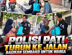 Hari Jadi Humas Polri ke-75, Polisi Pati Turun ke Jalan Bagikan Sembako untuk Warga