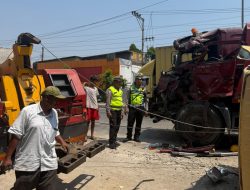 Diduga Rem Blong, Truk Hino Picu Tabrakan Beruntun di Kudus
